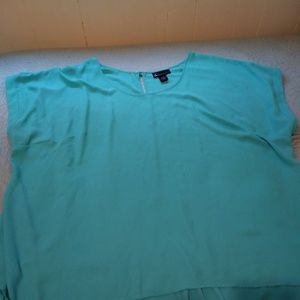 Woman's sleeveless top